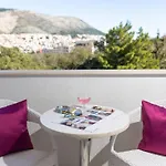 Erna Apartment