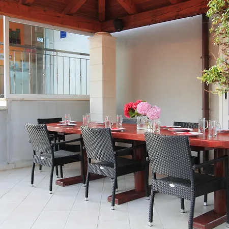 Erna Apartment *