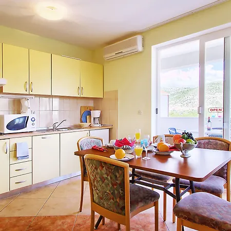 Erna Apartment