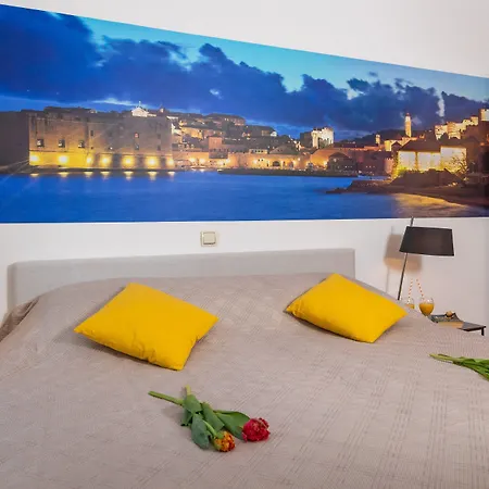 Erna Apartment *