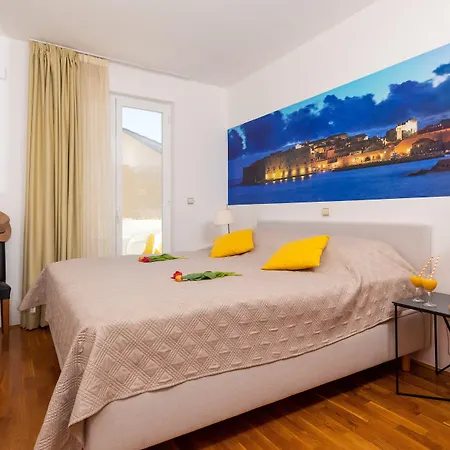Erna Apartment *