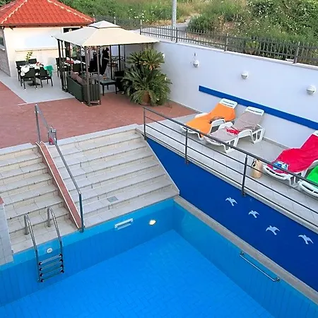 Erna Apartment