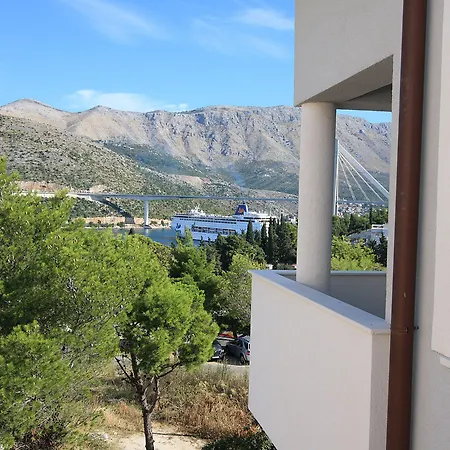 Erna Apartment